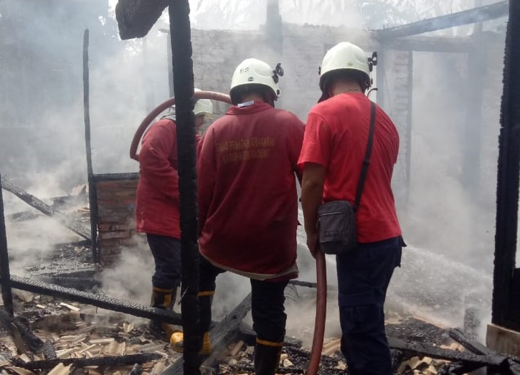 Kebakaran Bangunan di Kelurahan Benoa